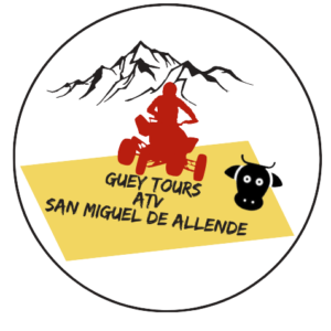 Logo de la empresa con la silueta de unas montañas y una sombra en color rojo de la persona en cuatrimoto
