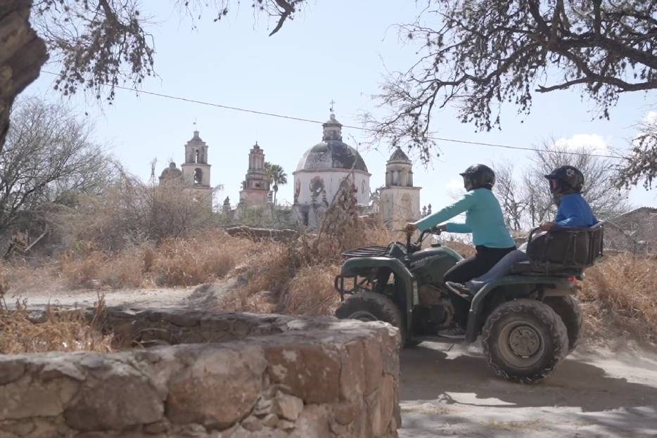 tours en cuatrimoto por terrenos áridos